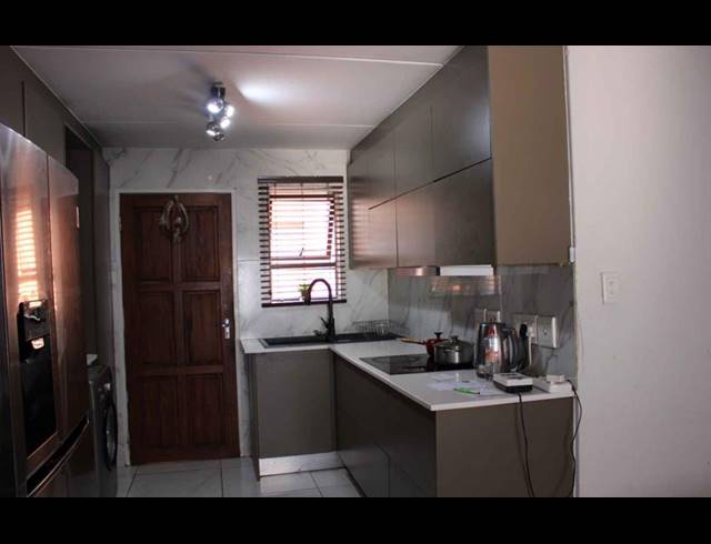 2 BEDROOM TOWNHOUSE FOR SALE IN ALBERTSDAL